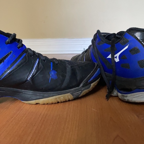 Mixing Wave Lightning Court Shoes - Picture 4 of 6